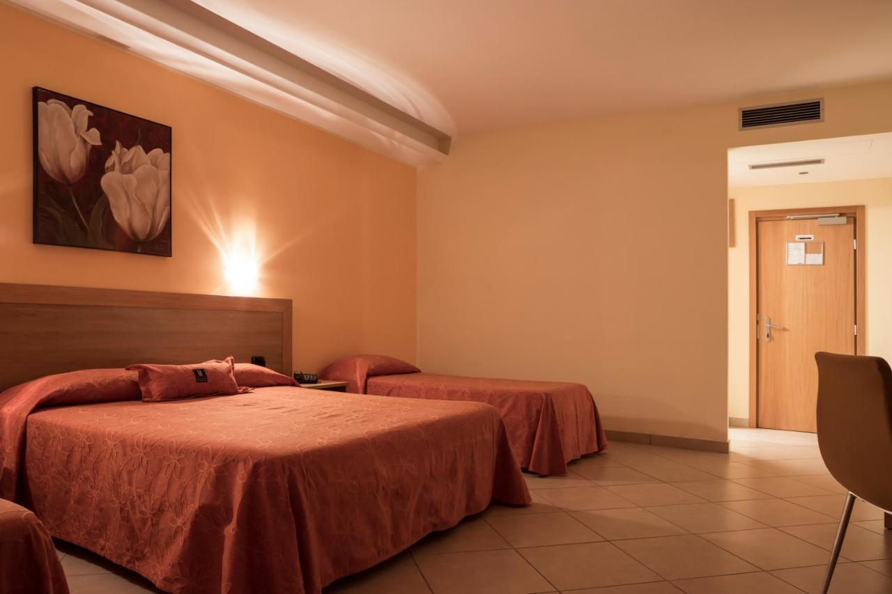Manhattan Village Hotel Sulmona Exterior photo