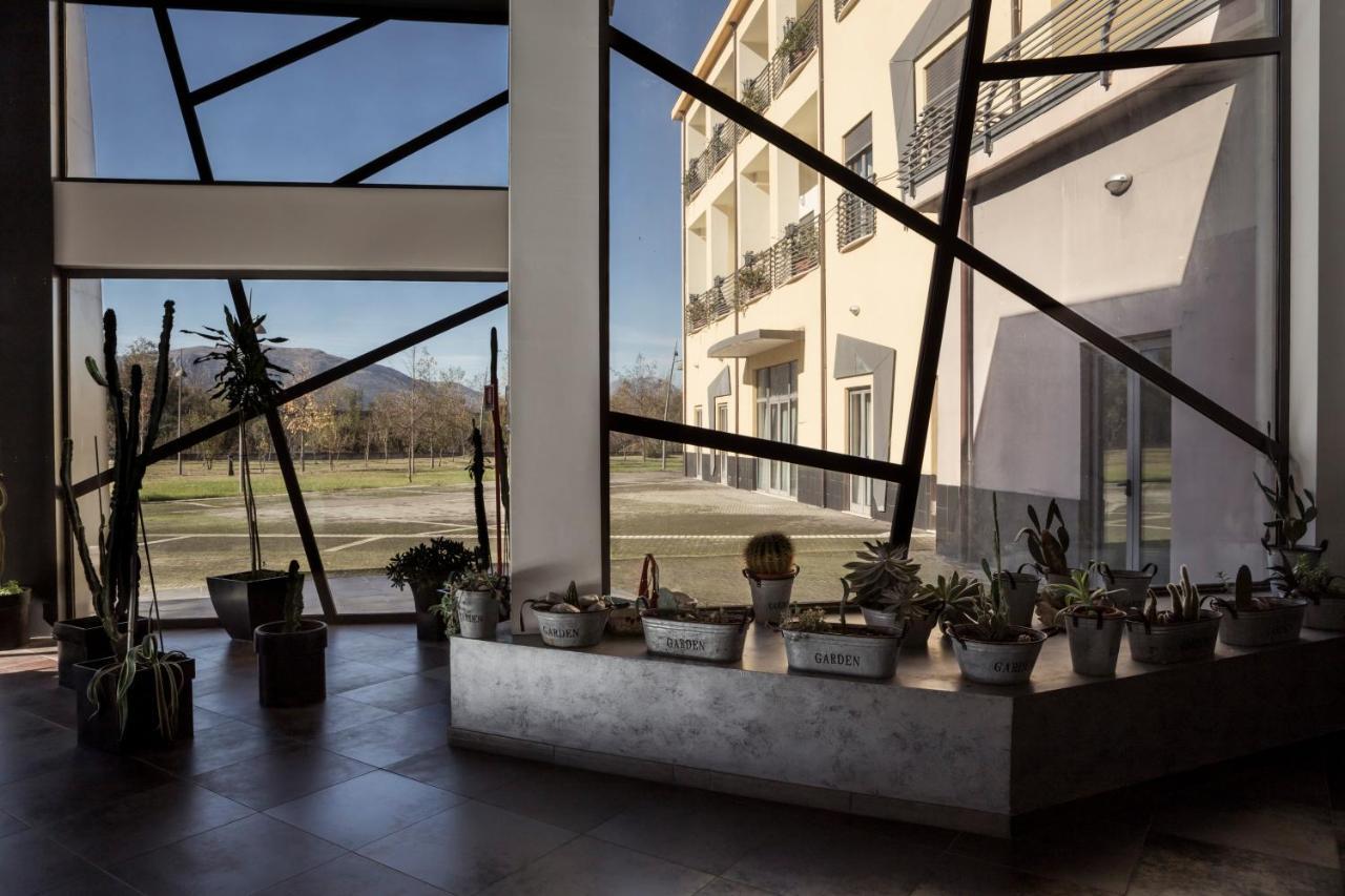 Manhattan Village Hotel Sulmona Exterior photo