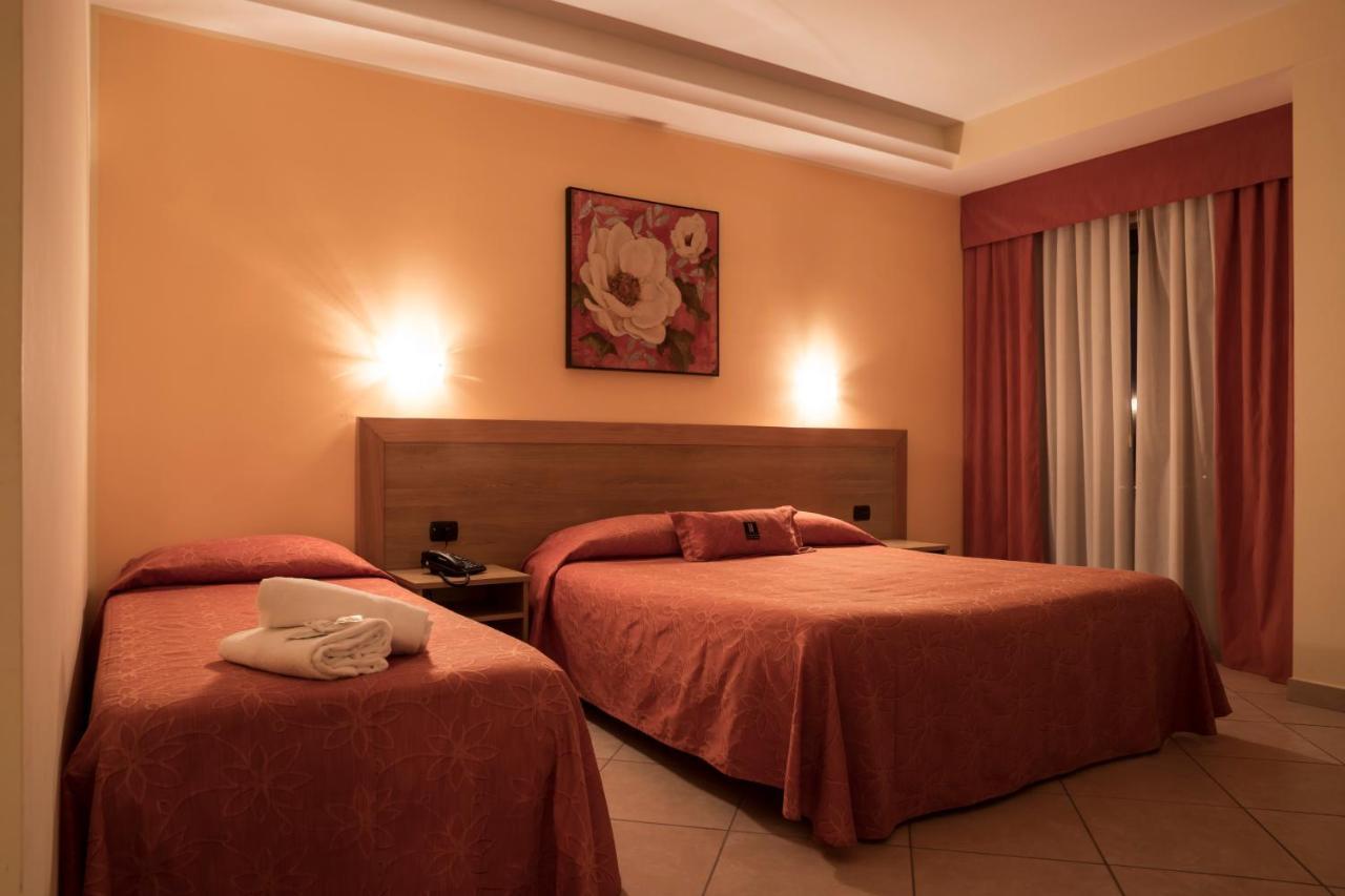 Manhattan Village Hotel Sulmona Exterior photo